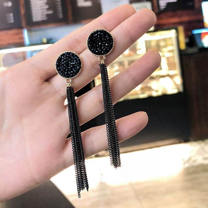 BLACK LONG EARRING (JE-22)
